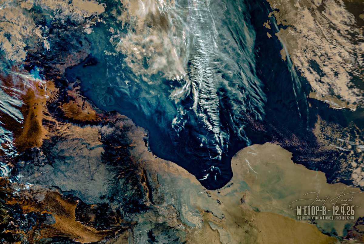 4.25 MetOpB avhrr 3 AVHRR 3b45 IR False Color D1
